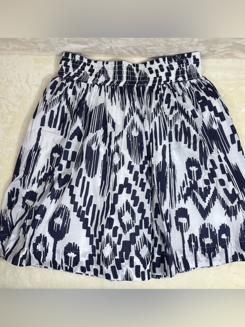 Banana Republic 100% cotton Navy & White Printed Smoked Waist Pleated Skirt XS